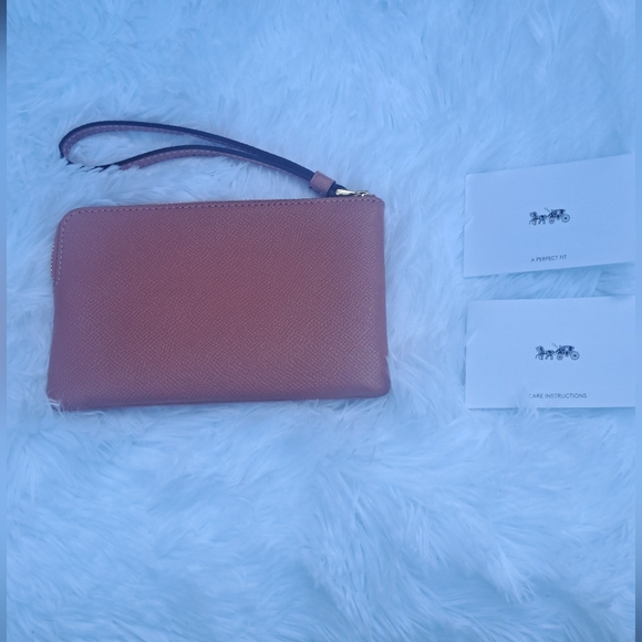 Coach Corner Zip Wristlet Pink #New
